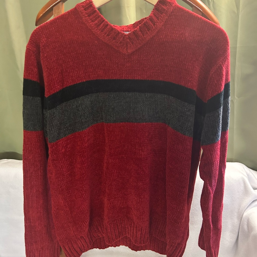 Red and Gray Women's Crew Neck Sweater